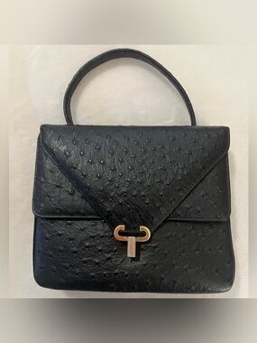 🩷 Vintage Ostrich
Leather(1960s-1970s)Rare
Double Flap/Gold Hardware turn-lock🩷